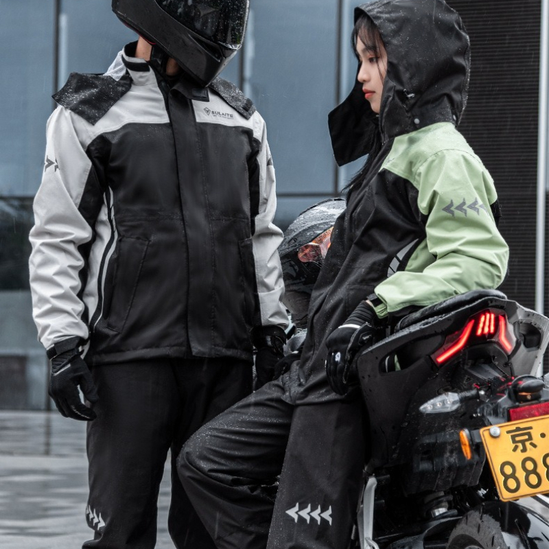 オックスフォード製バイク用レインスーツ 防水ジャケット＆パン - Cycling Commute In Rain のレビューと価格